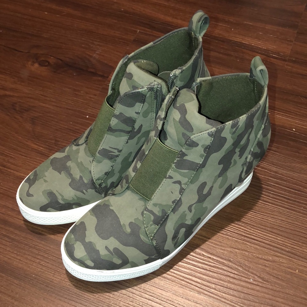 Camo wedge booties
